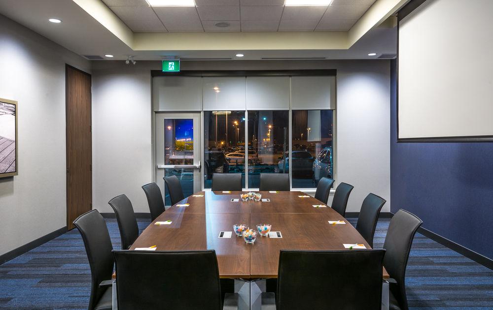 Courtyard By Marriott Airport Hotel 4*