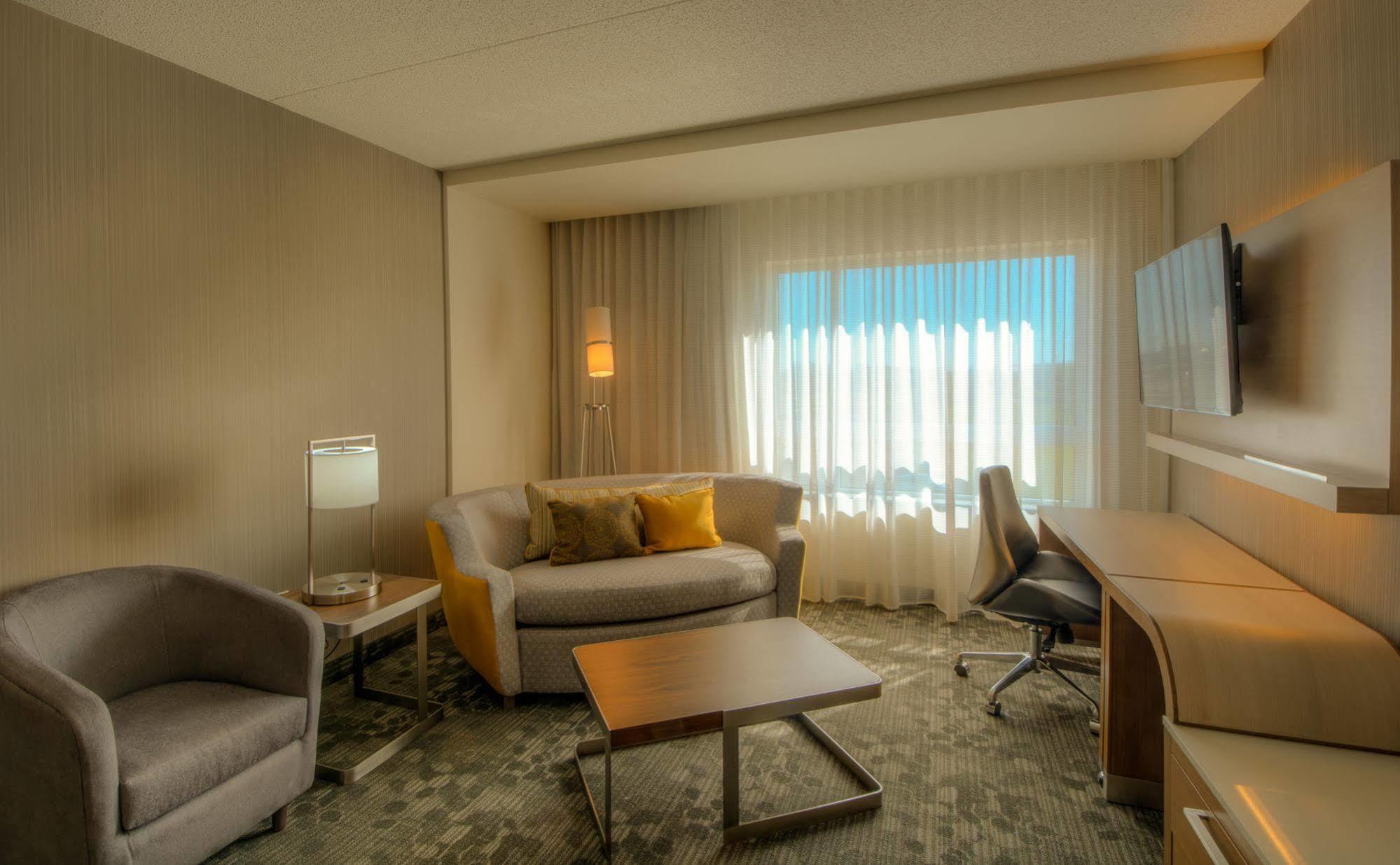 Courtyard By Marriott Airport Hotel 4*